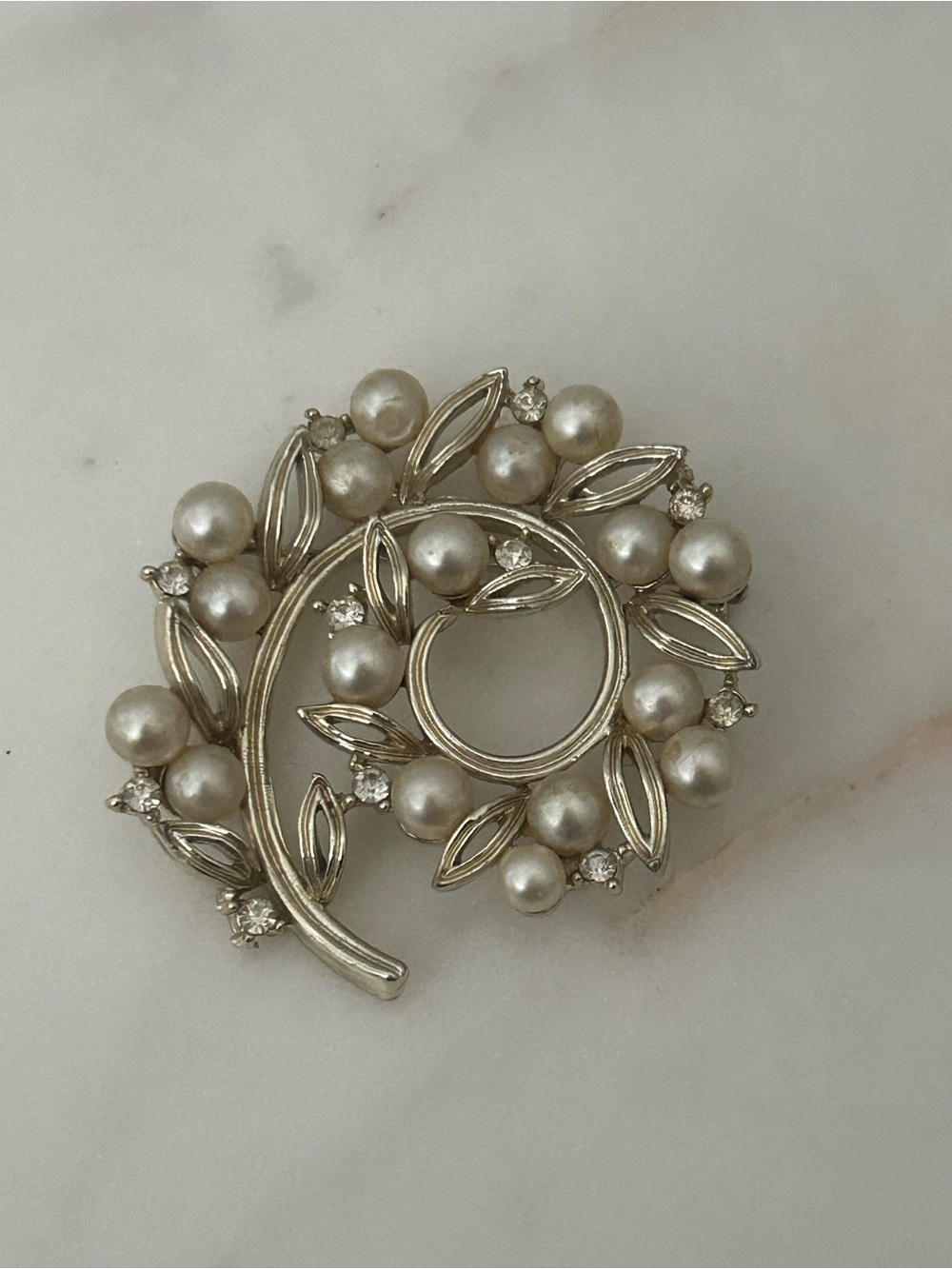 LISNER Pearl Floral Swirl Brooch